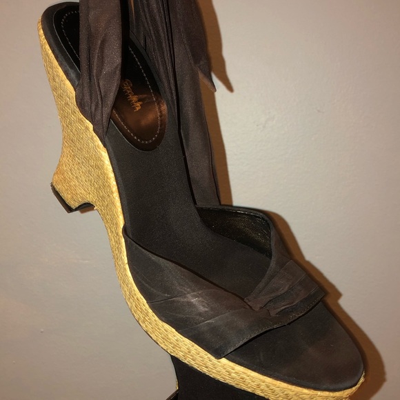 Cute strap up wedges! - Picture 2 of 3